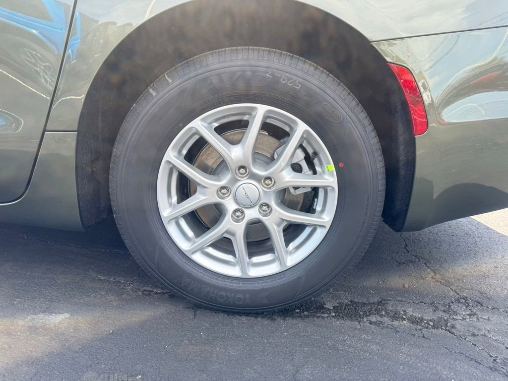 New 2027 Chrysler Pacifica Select FWD image 33