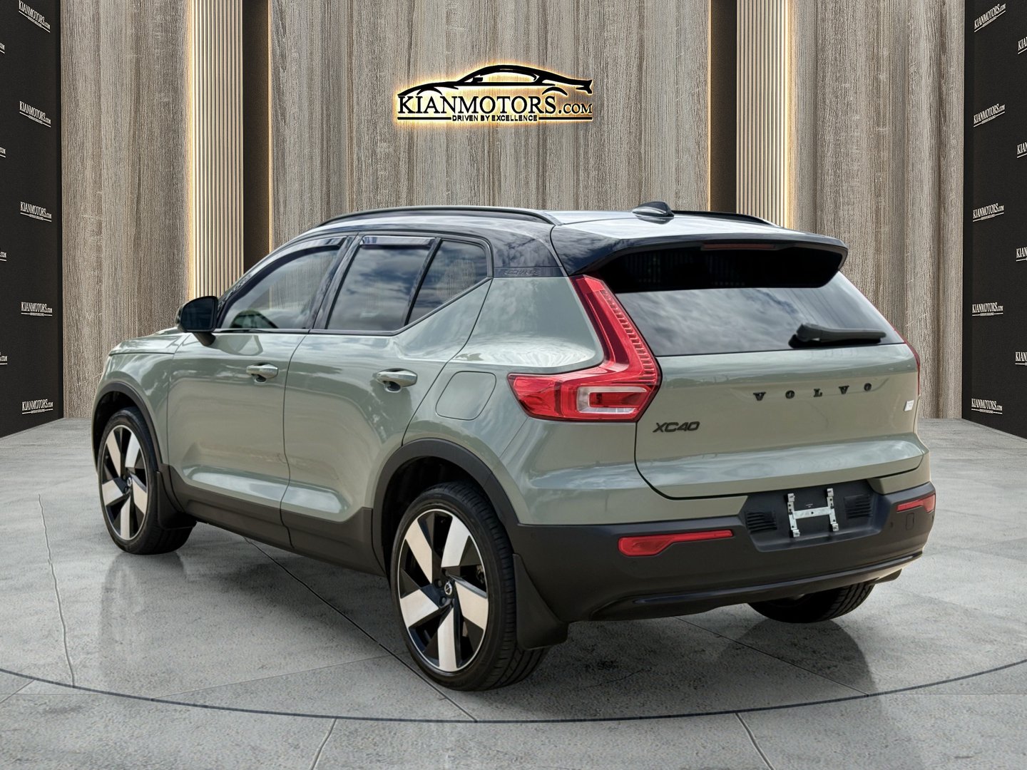 Used 2023 Volvo XC40 Recharge Ultimate AWD/4WD image 5