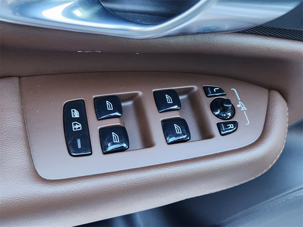 Used 2023 Volvo XC90 B5 Plus image 4