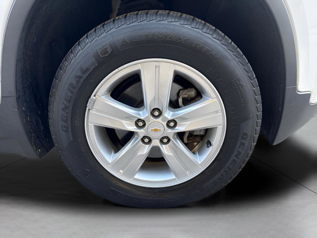 Used 2020 Chevrolet Trax LS AWD/4WD image 2