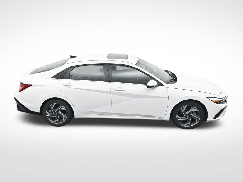 Used 2025 Hyundai Elantra Limited FWD image 23
