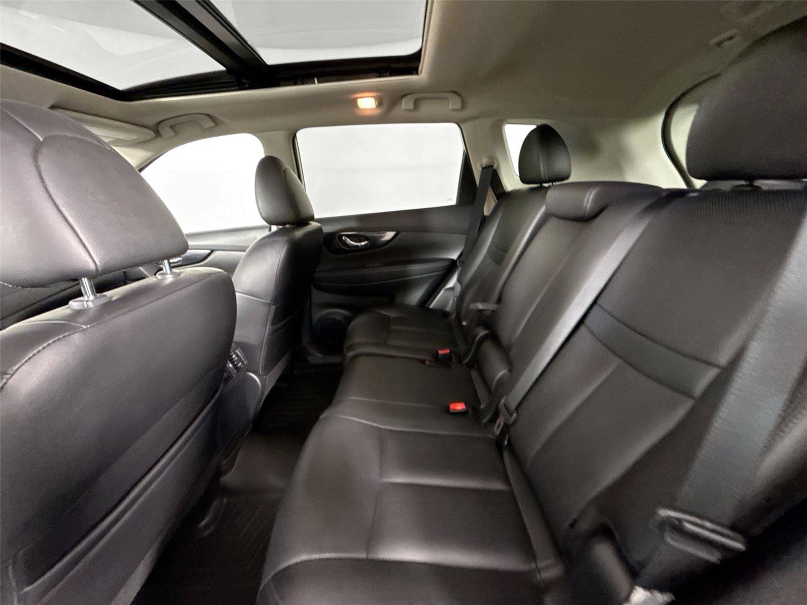Used 2018 Nissan Rogue SL w/ Premium Package FWD image 34