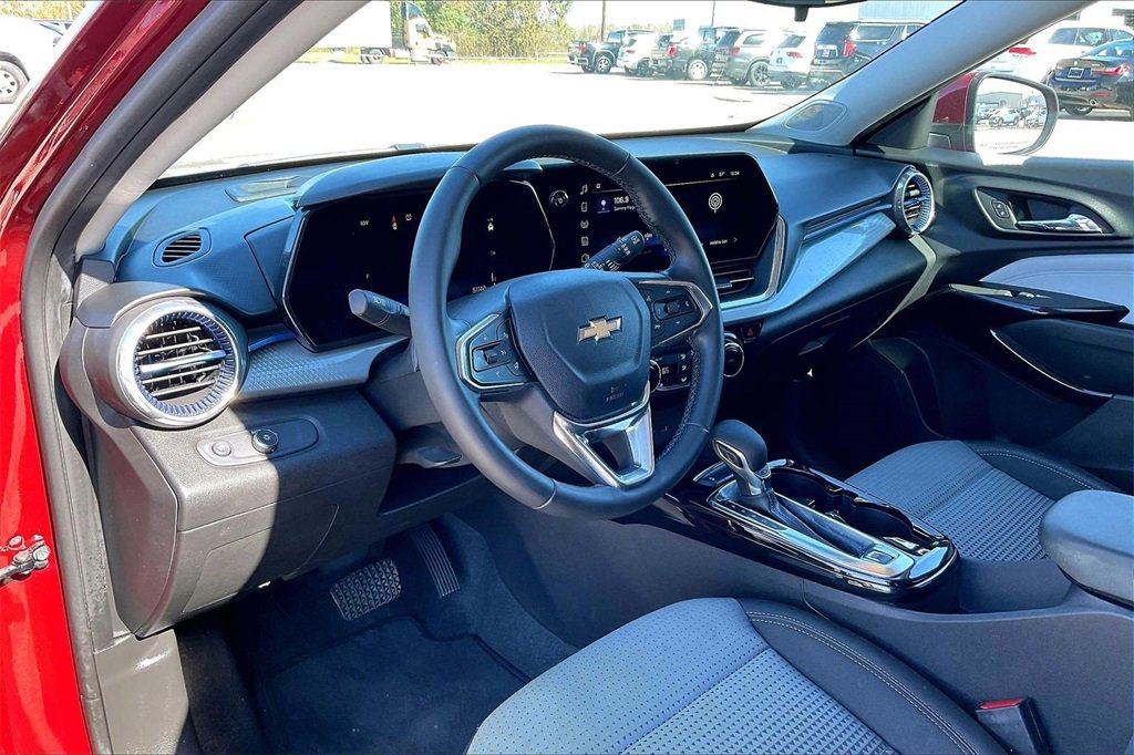 Certified 2024 Chevrolet Trax LT w/ Driver Confidence Package image 14