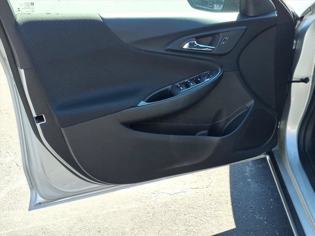 Used 2017 Chevrolet Malibu LS FWD image 17