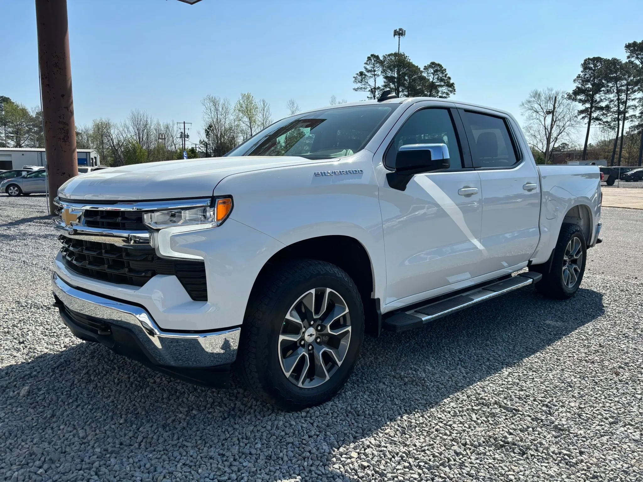 Used 2023 Chevrolet Silverado 1500 LT image 3
