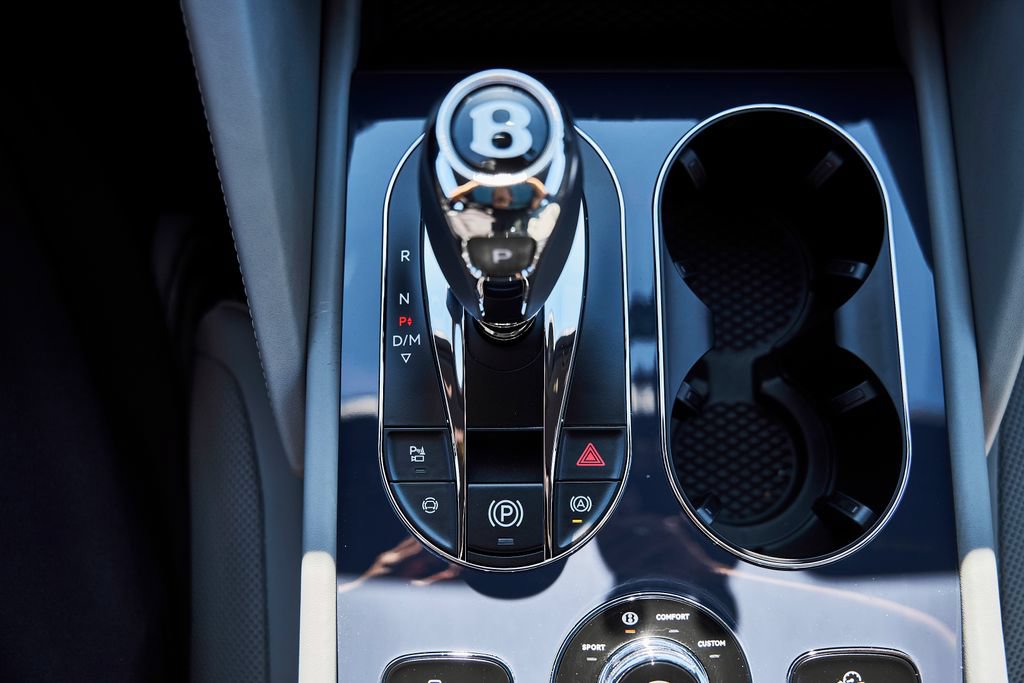 Used 2025 Bentley Bentayga Extended Wheelbase AWD/4WD image 68
