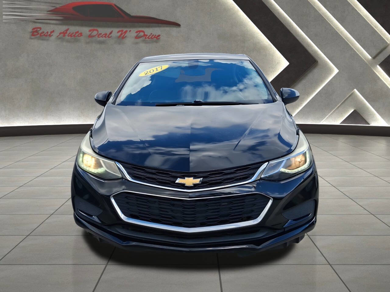 Used 2017 Chevrolet Cruze LT w/ Convenience Package image 2