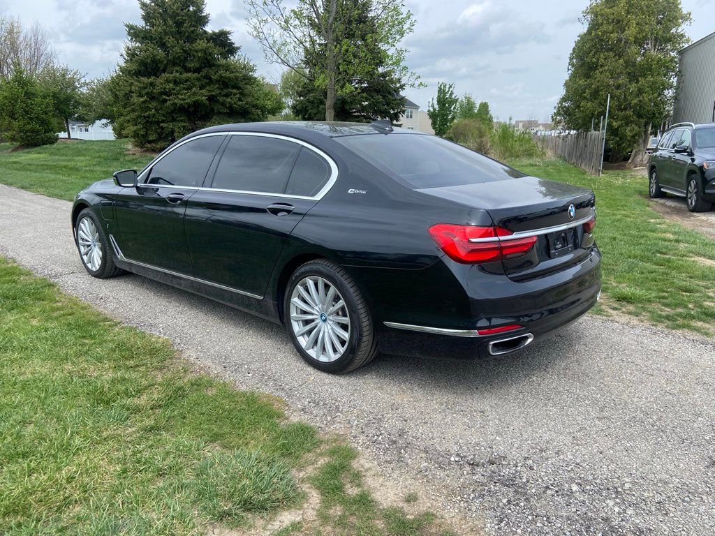 Used 2018 BMW 740e xDrive AWD/4WD image 3