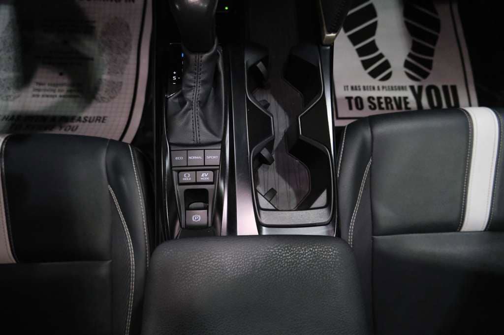 Used 2025 Toyota Camry SE w/ Multimedia Upgrade Package image 28