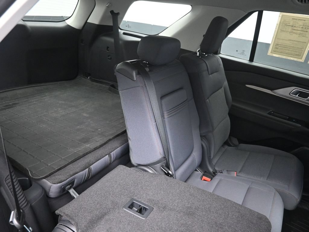 Used 2025 Ford Explorer Active RWD image 25