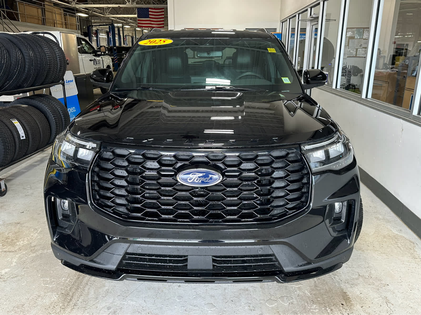 Used 2025 Ford Explorer ST-Line w/ Premium Package AWD/4WD image 3