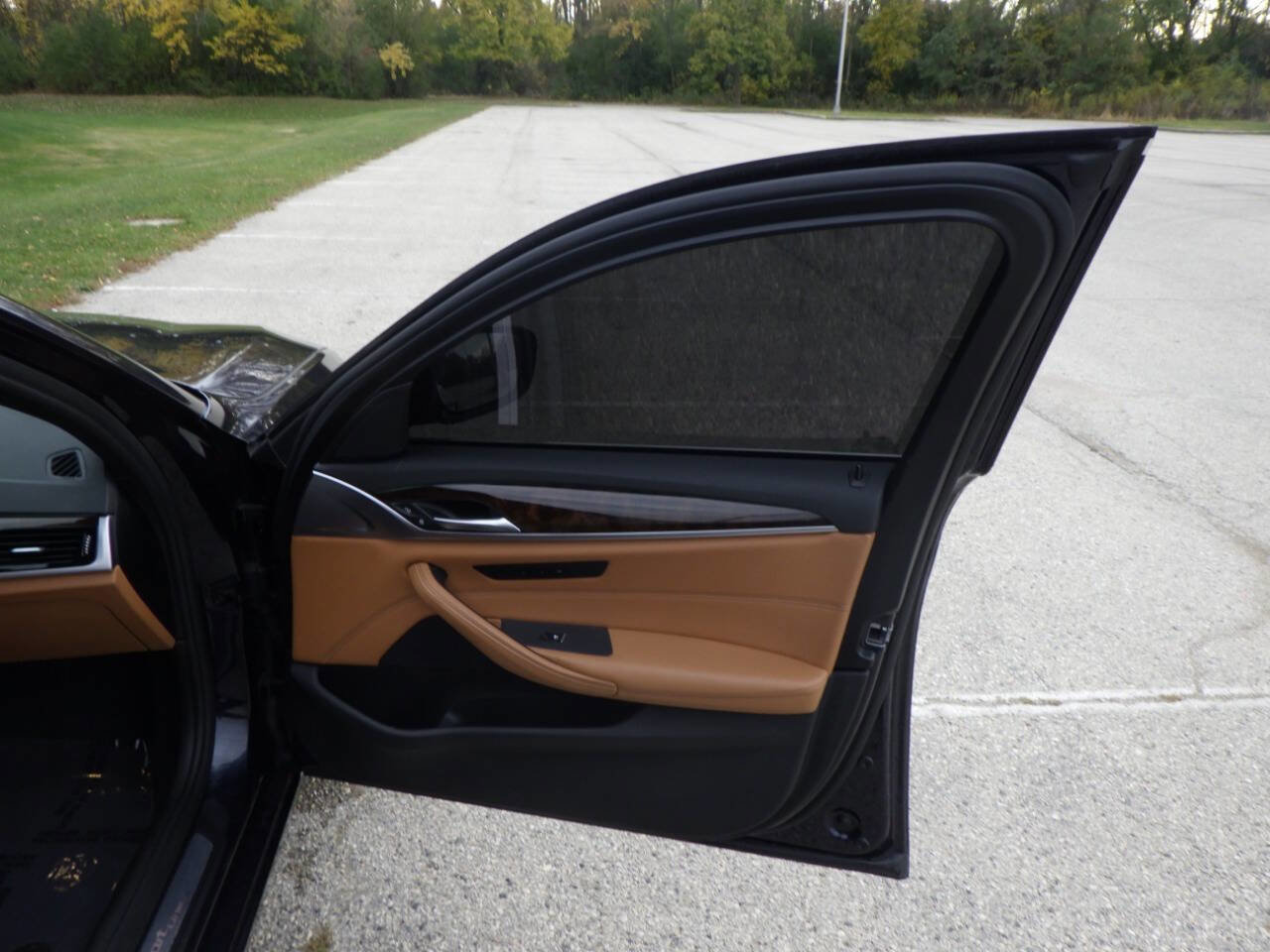 Used 2019 BMW 530i xDrive AWD/4WD image 12