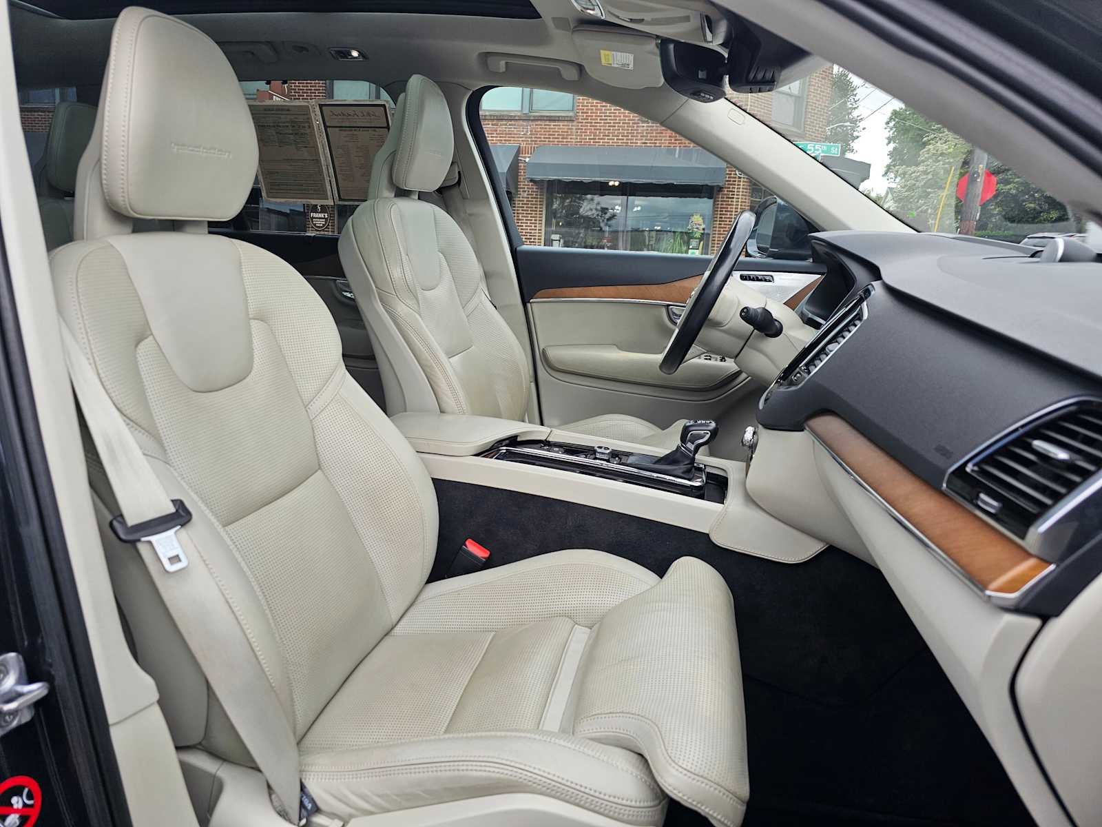 Used 2017 Volvo XC90 T6 Inscription w/ Vision Package AWD/4WD image 11