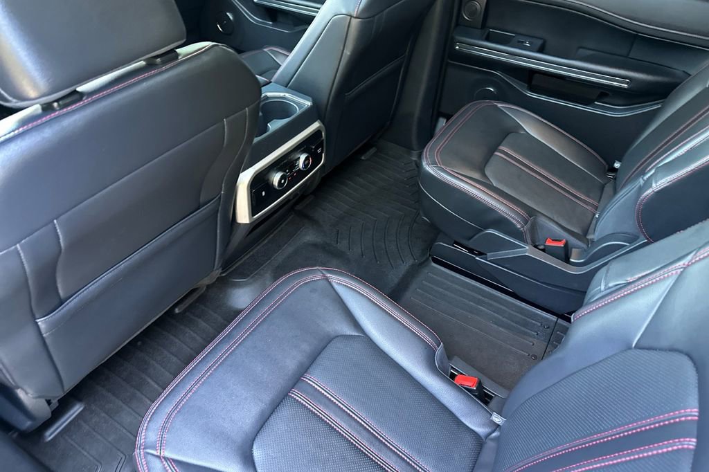 Used 2023 Ford Expedition Limited AWD/4WD image 12
