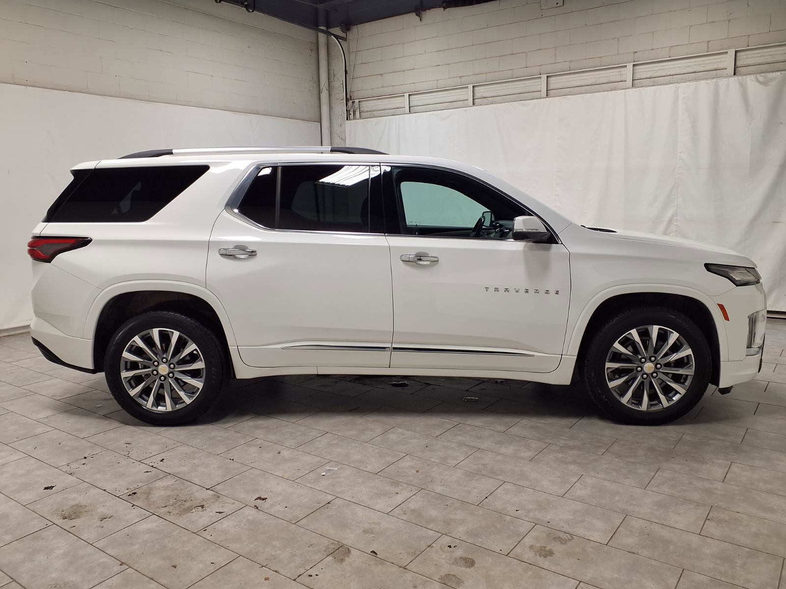 Used 2022 Chevrolet Traverse Premier w/ LPO, Floor Liner Package FWD image 10