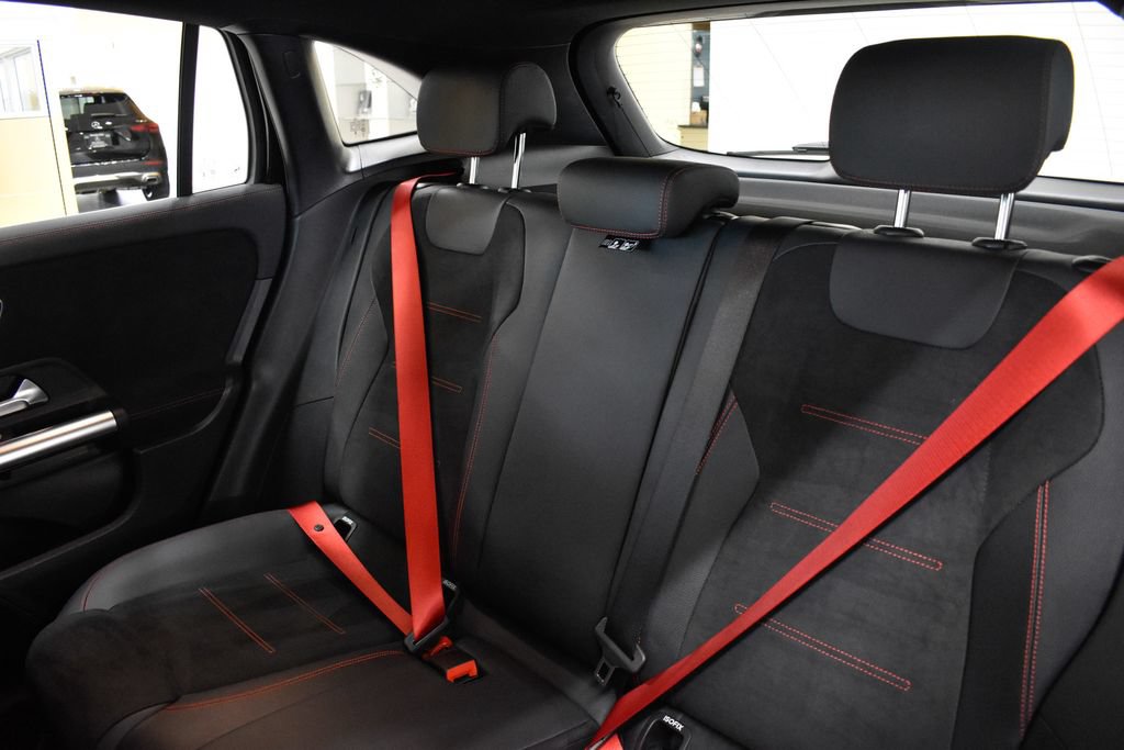 Certified 2025 Mercedes-Benz GLA 35 AMG 4MATIC image 27