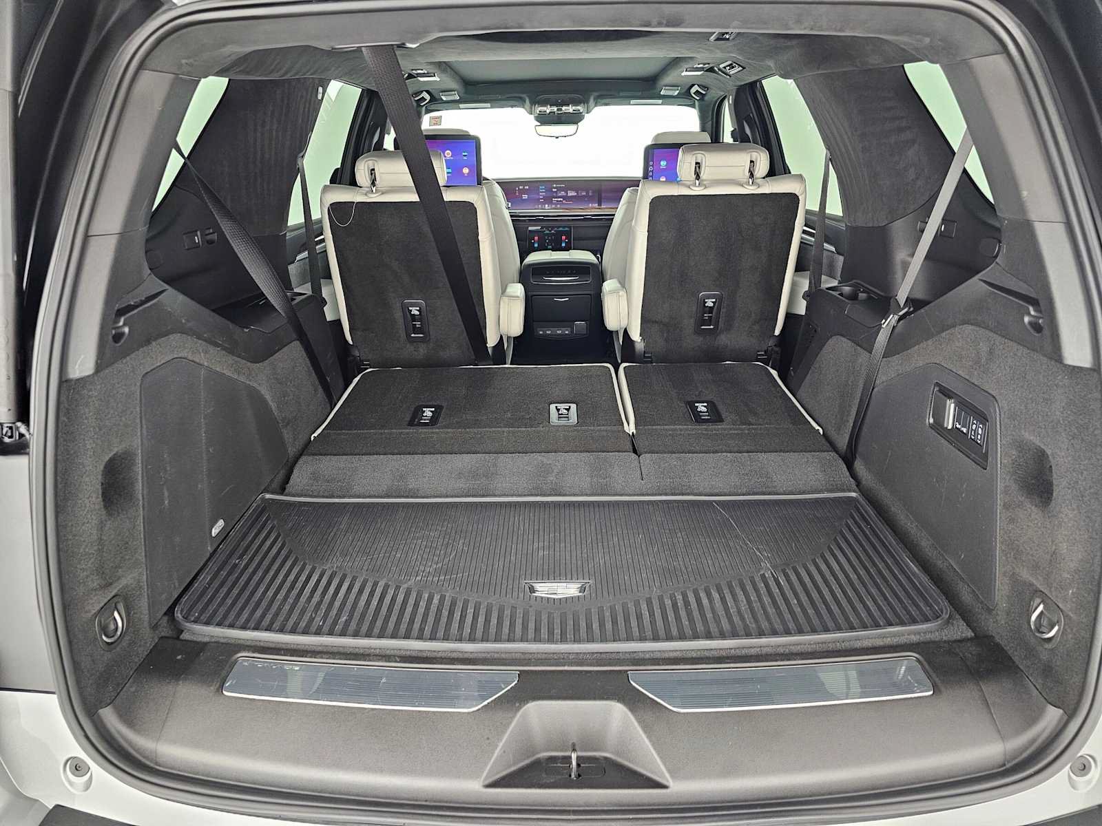 Certified 2025 Cadillac Escalade Sport Platinum w/ LPO, Floor Liner Package AWD/4WD image 17
