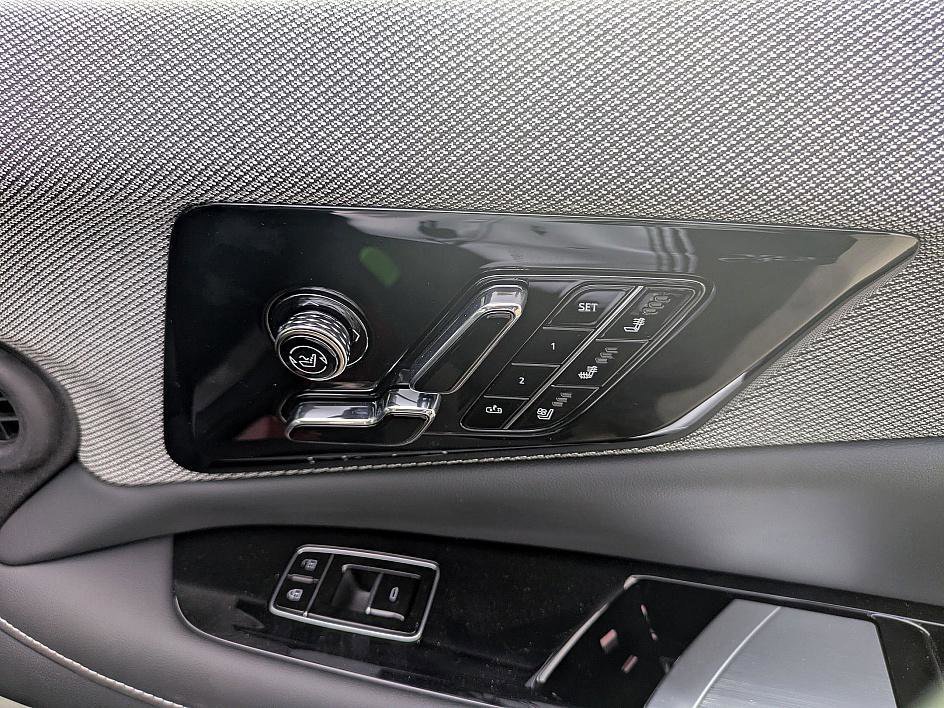 New 2025 Cadillac Optiq Luxury 2 AWD/4WD image 32