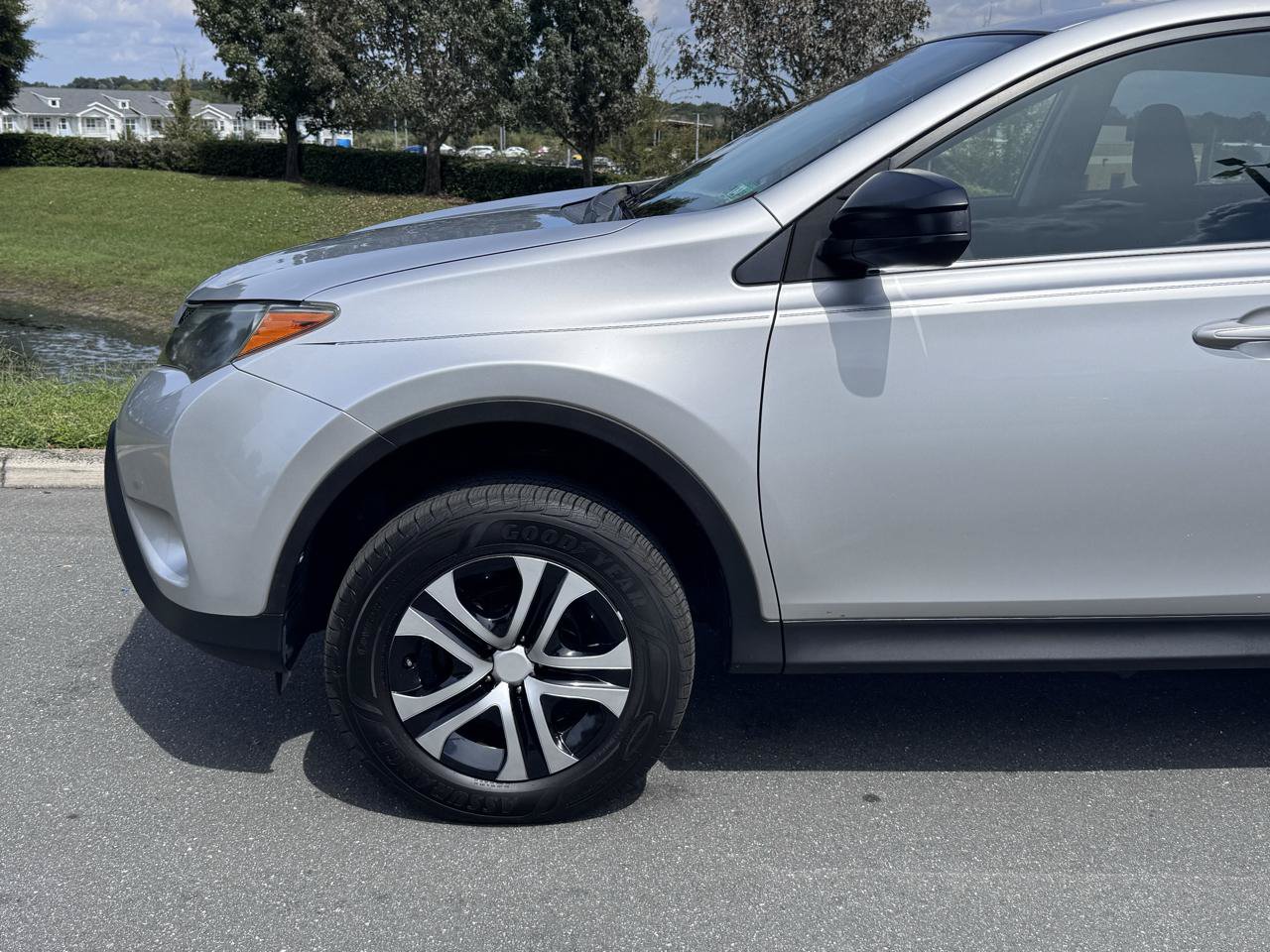 Used 2015 Toyota RAV4 LE AWD/4WD image 7