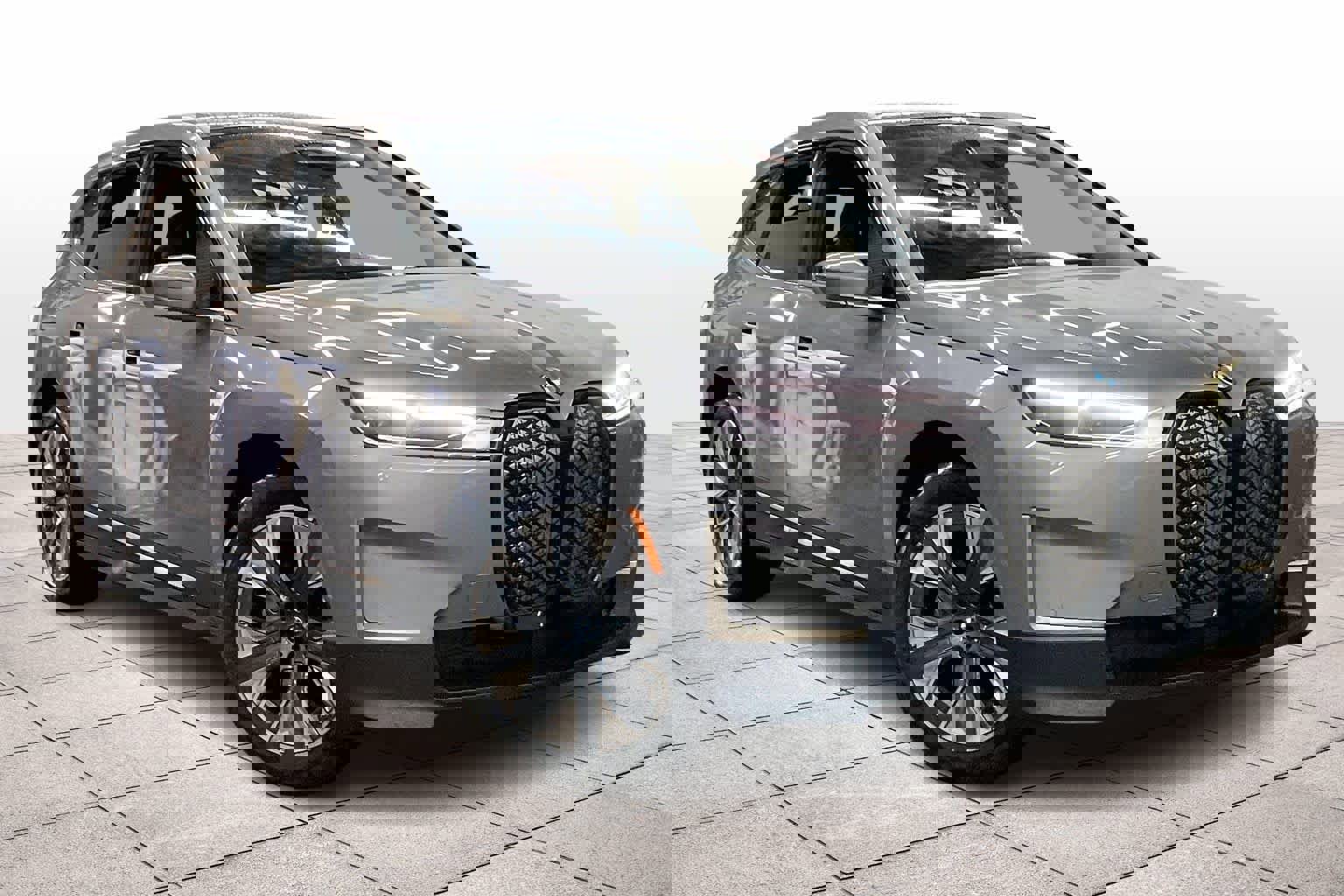 Used 2023 BMW iX xDrive50 image 2