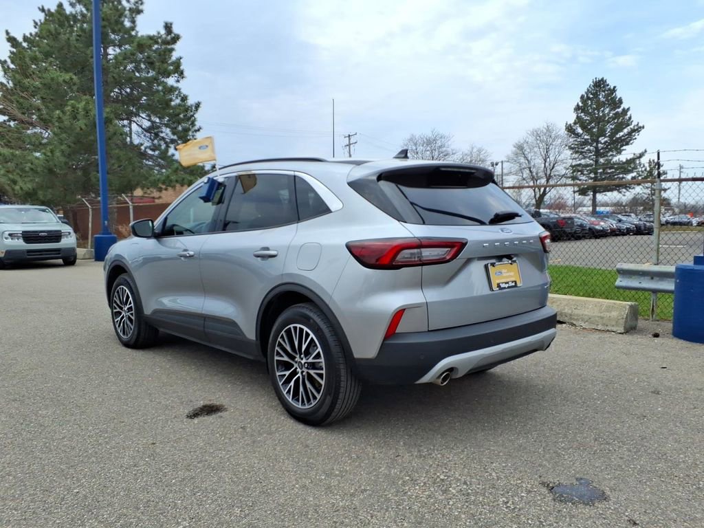 Certified 2023 Ford Escape SE image 9