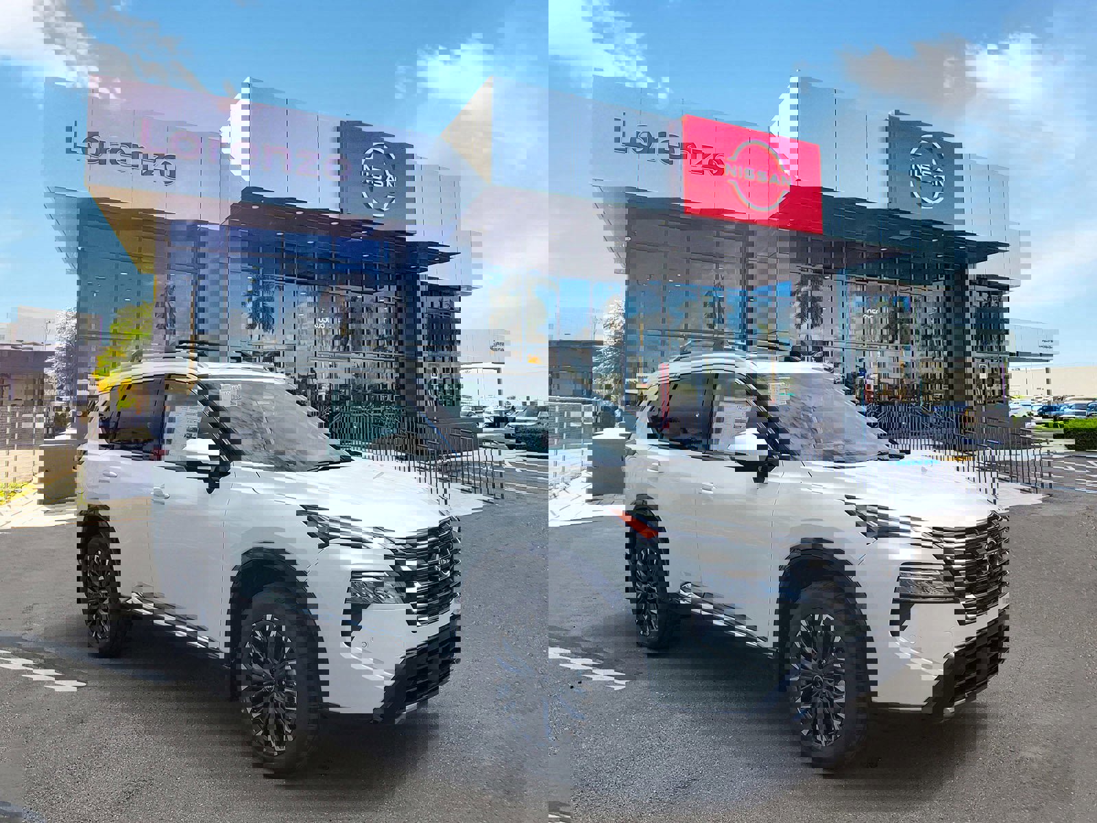 New 2025 Nissan Rogue Platinum w/ Platinum Premium Package image 3