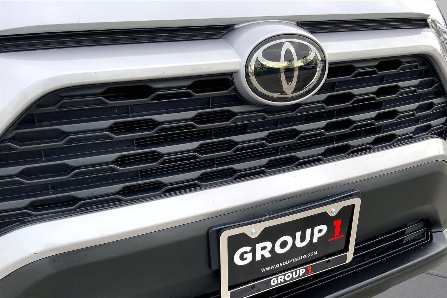 Used 2024 Toyota RAV4 XLE FWD image 28