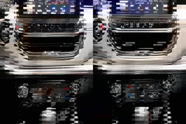 Used 2023 Jeep Compass Limited image 32