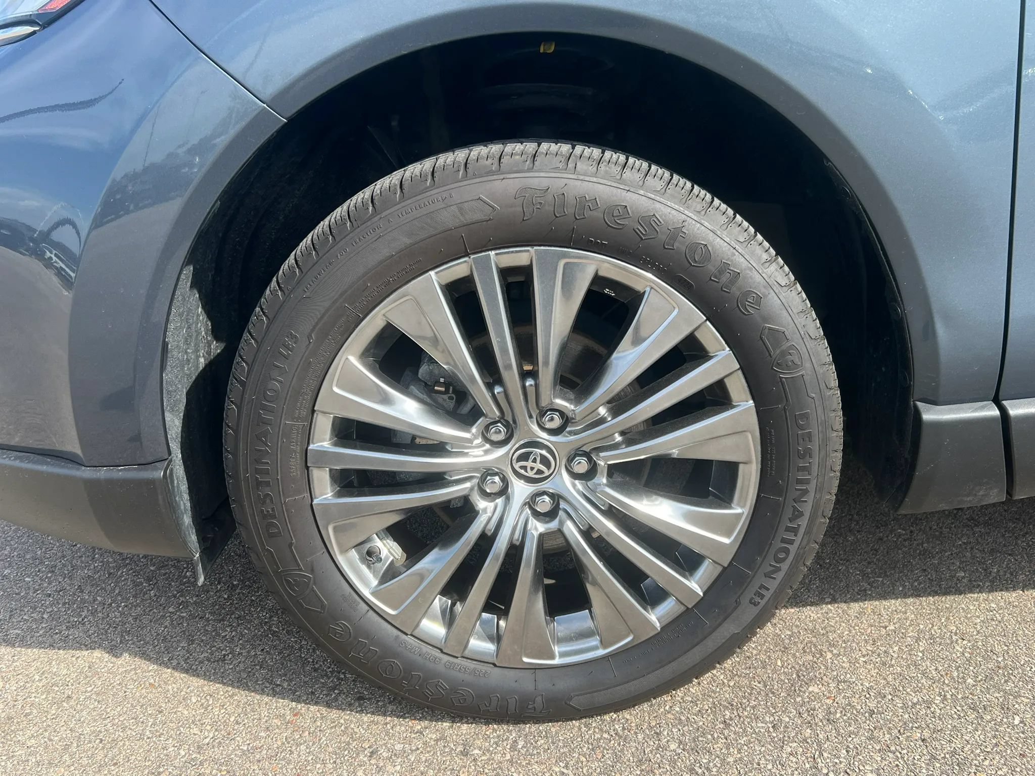 Used 2024 Toyota Venza XLE AWD/4WD image 17