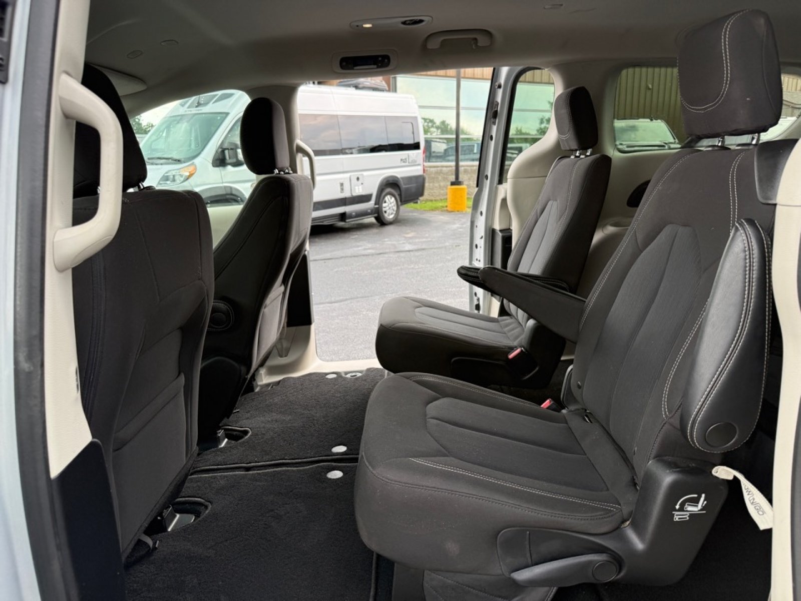 Used 2023 Chrysler Voyager LX FWD image 27