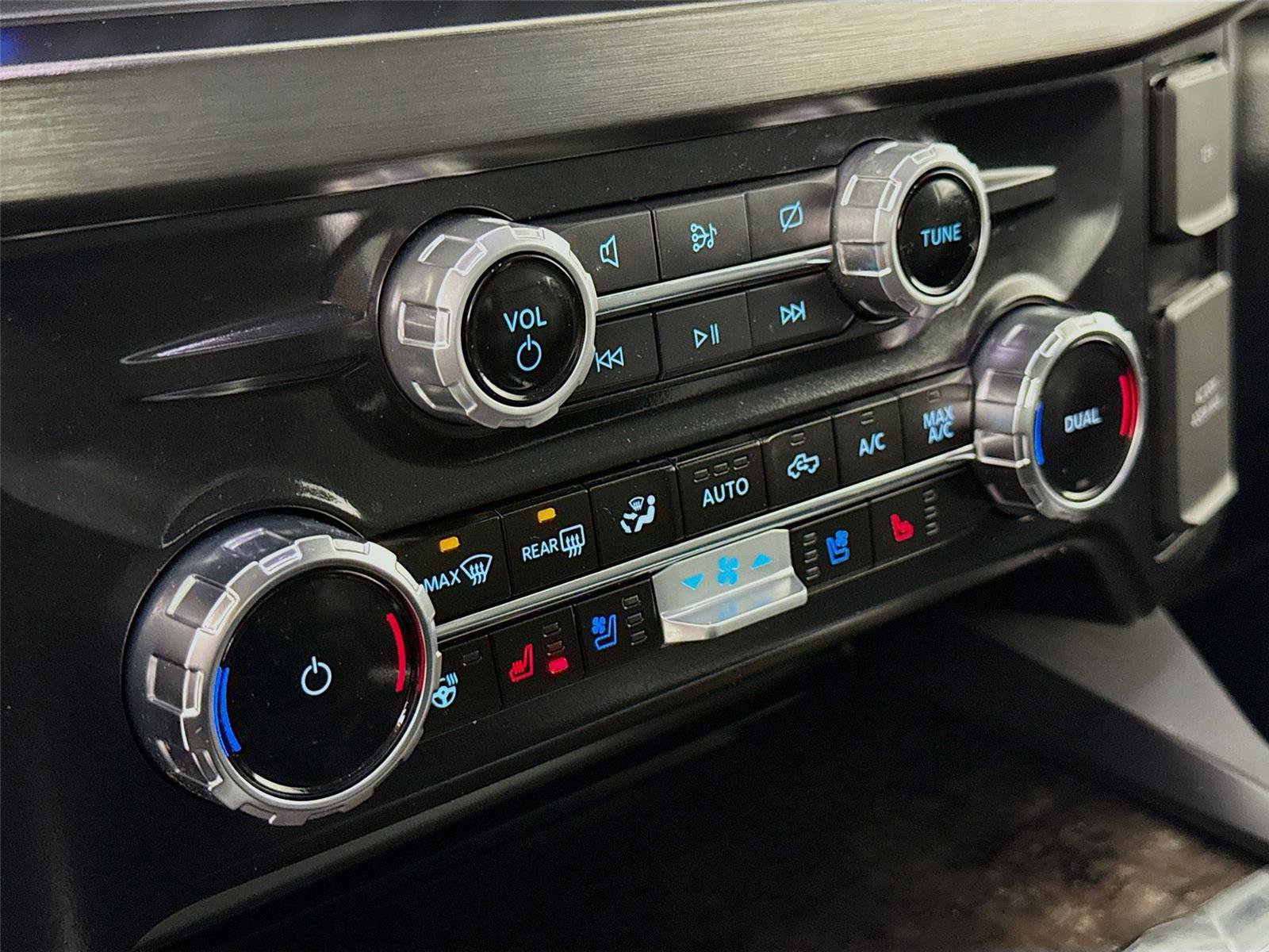 Used 2024 Ford F350 Lariat w/ Chrome Package image 16