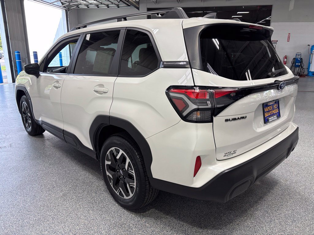 Used 2025 Subaru Forester Premium AWD/4WD image 5