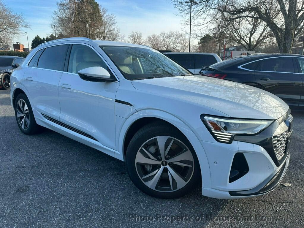 Used 2024 Audi Q8 e-tron Premium Plus AWD/4WD image 2