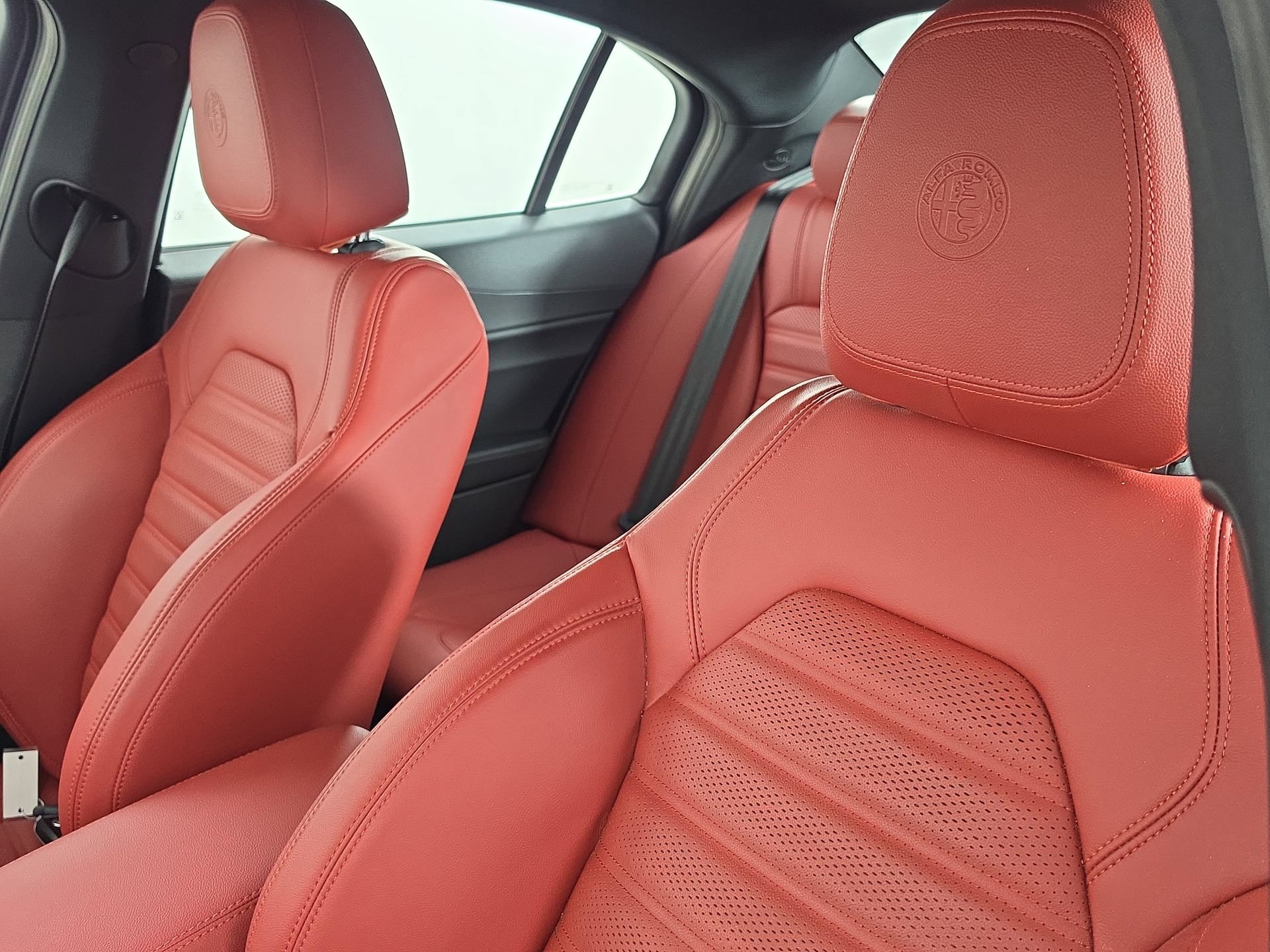 Used 2025 Alfa Romeo Giulia w/ Veloce Package Rwd image 15