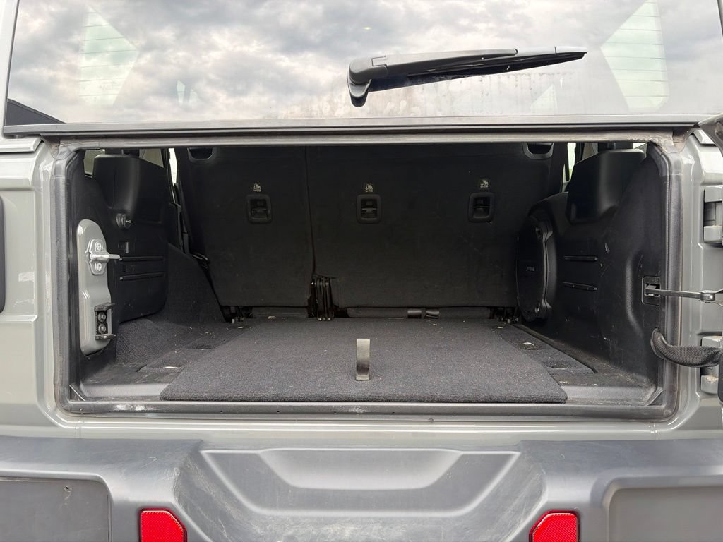 Used 2021 Jeep Wrangler Unlimited Sahara AWD/4WD image 13