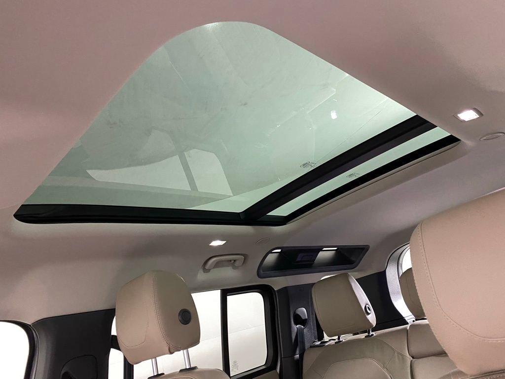 Used 2020 Land Rover Defender 110 SE image 15