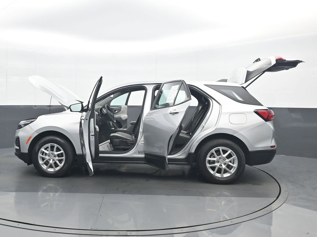 Used 2022 Chevrolet Equinox LS image 27