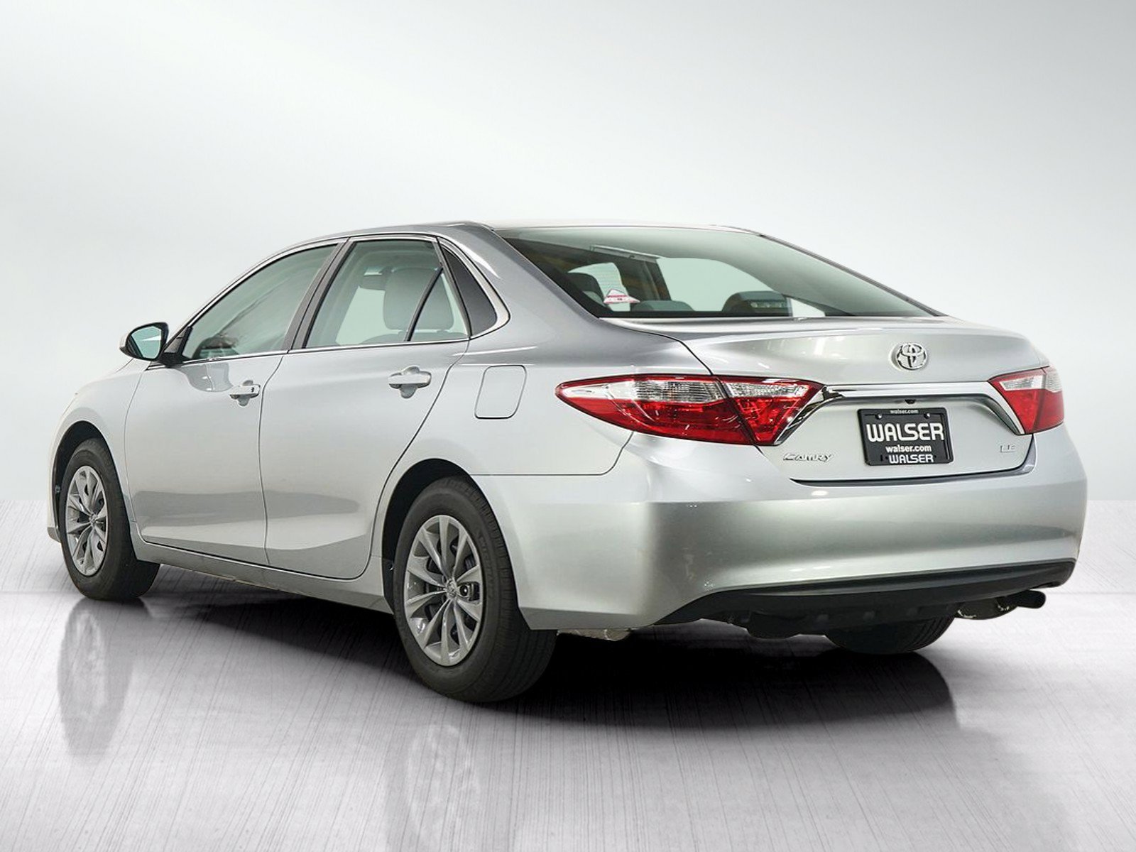 Used 2016 Toyota Camry LE FWD image 3