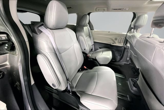 Used 2023 Toyota Sienna XLE AWD/4WD image 23