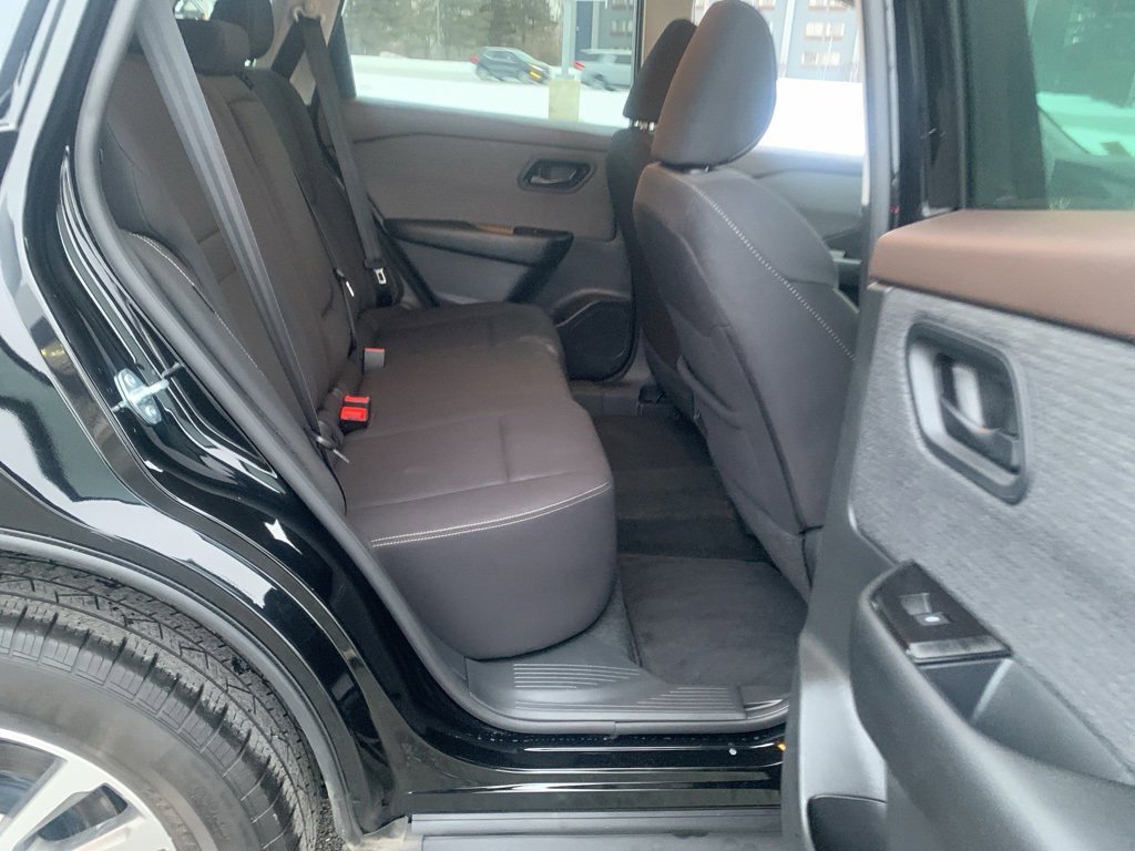 Used 2023 Nissan Rogue S image 25