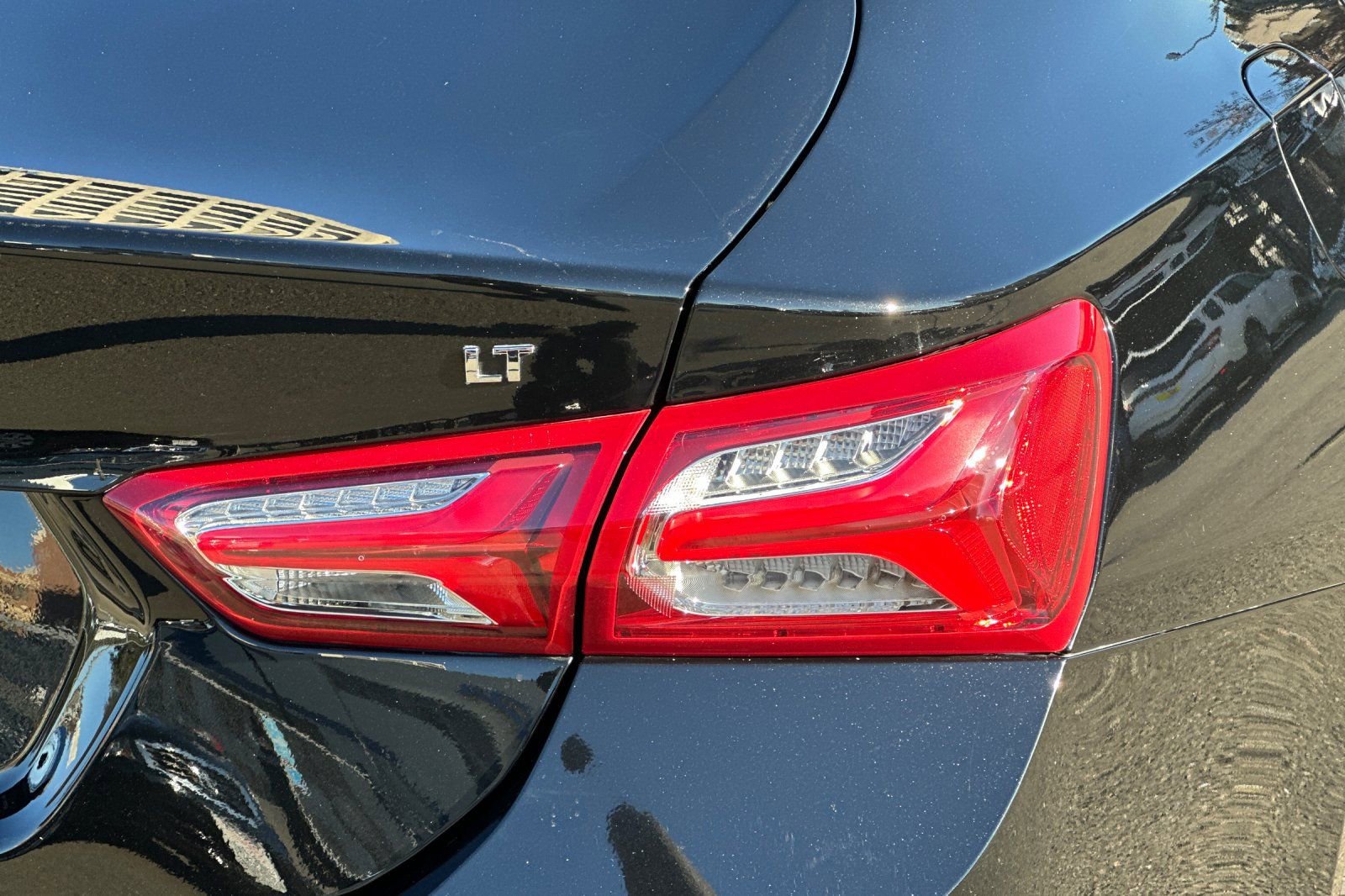 Used 2021 Chevrolet Malibu LT image 28