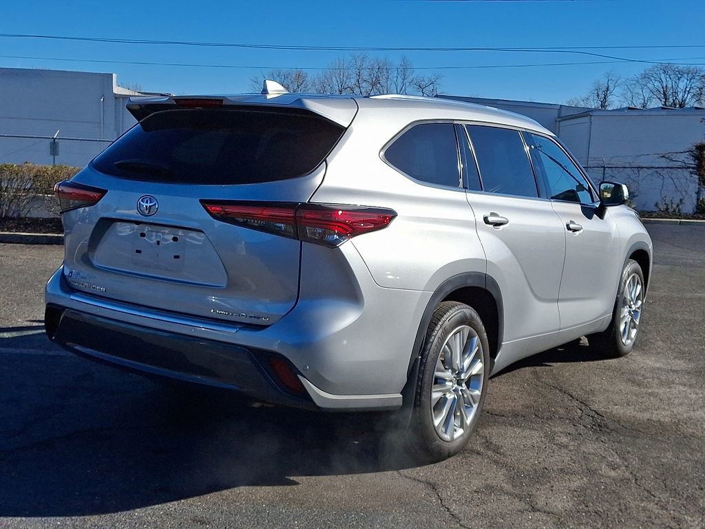 Used 2023 Toyota Highlander Limited image 11