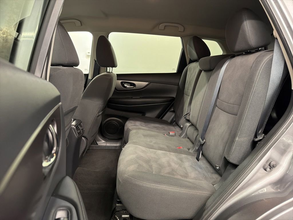 Used 2016 Nissan Rogue SV AWD/4WD image 26