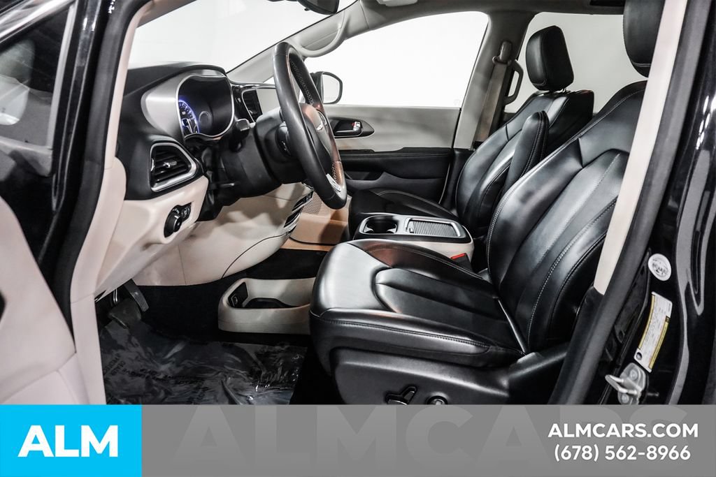 Used 2023 Chrysler Pacifica Touring-L FWD image 15
