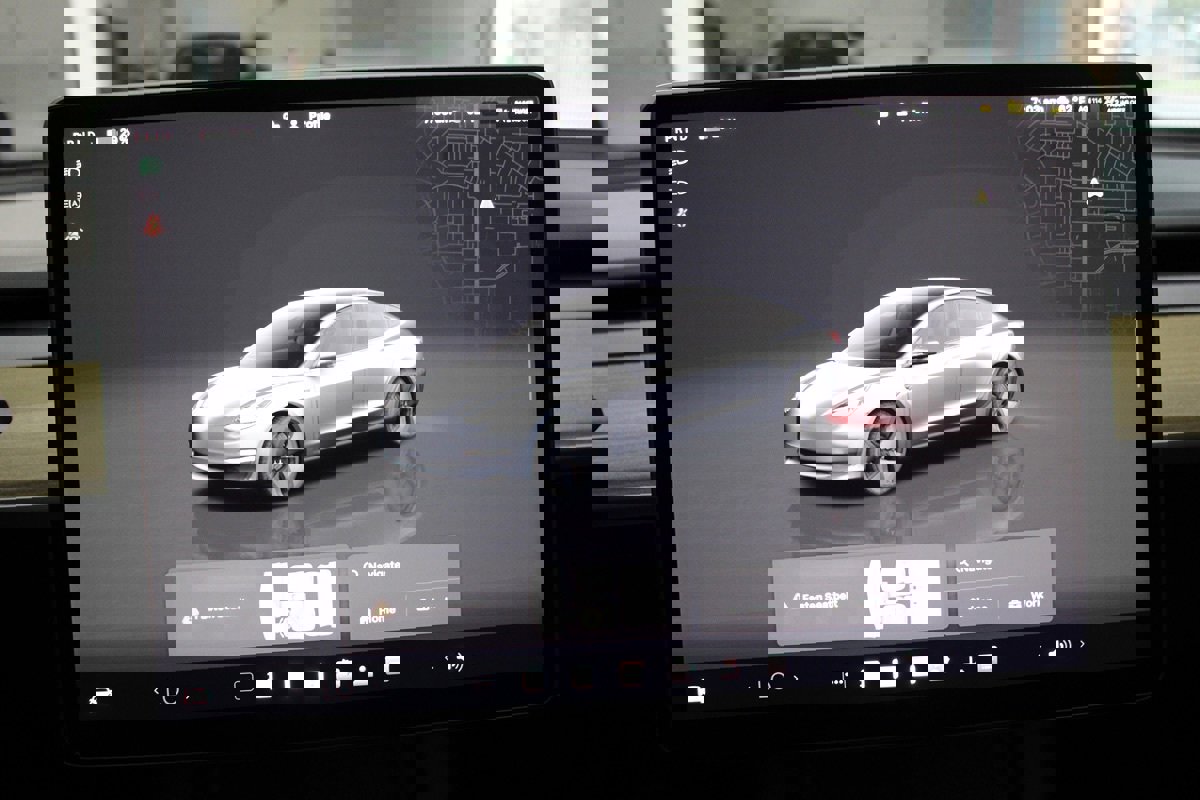 Used 2023 Tesla Model 3 Standard Range image 7