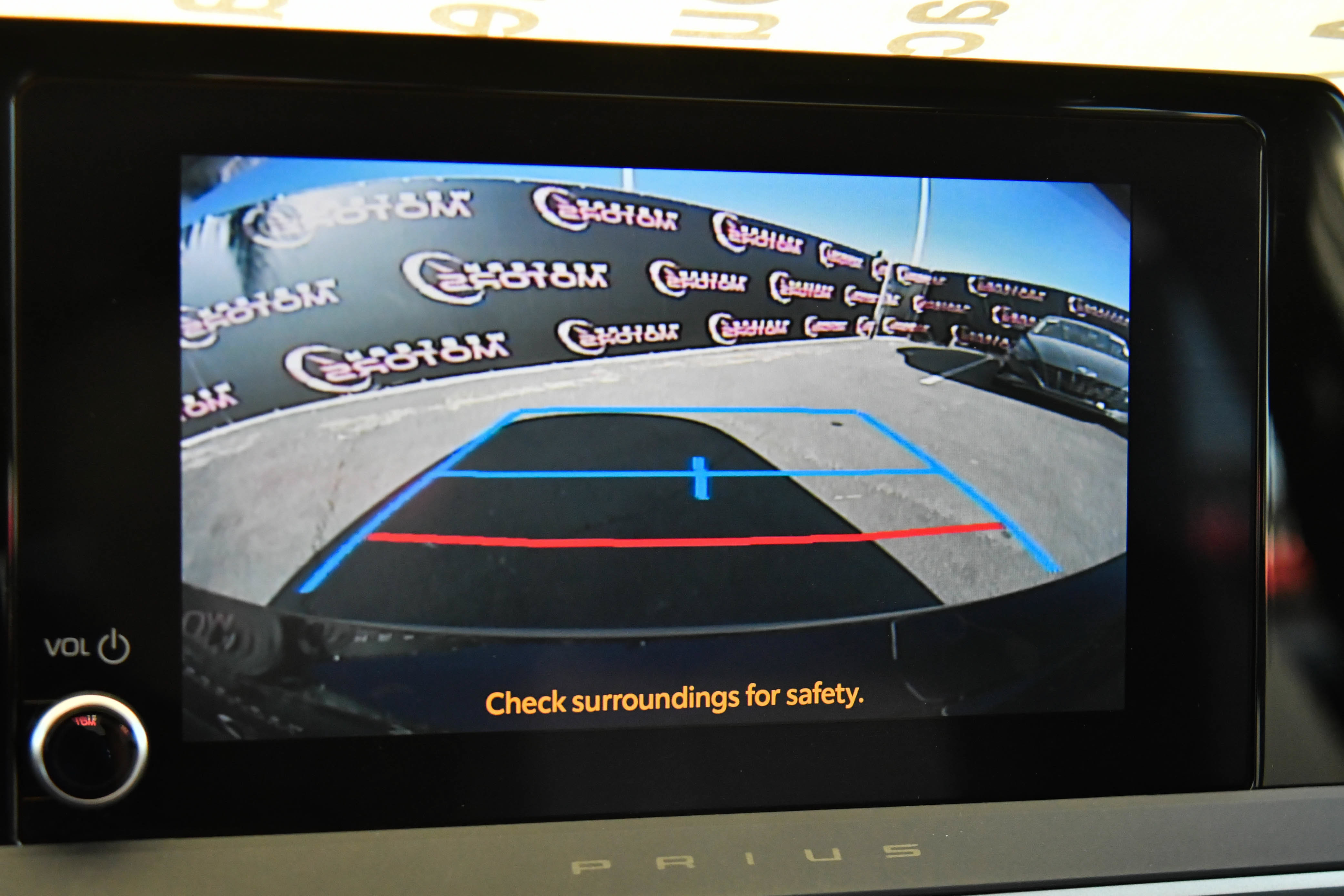 Used 2024 Toyota Prius LE FWD image 17