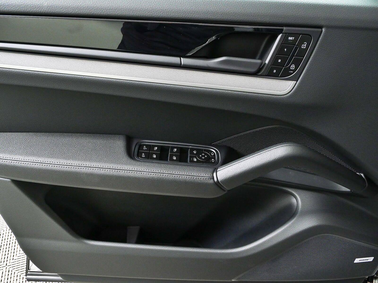 New 2026 Porsche Cayenne AWD/4WD image 6
