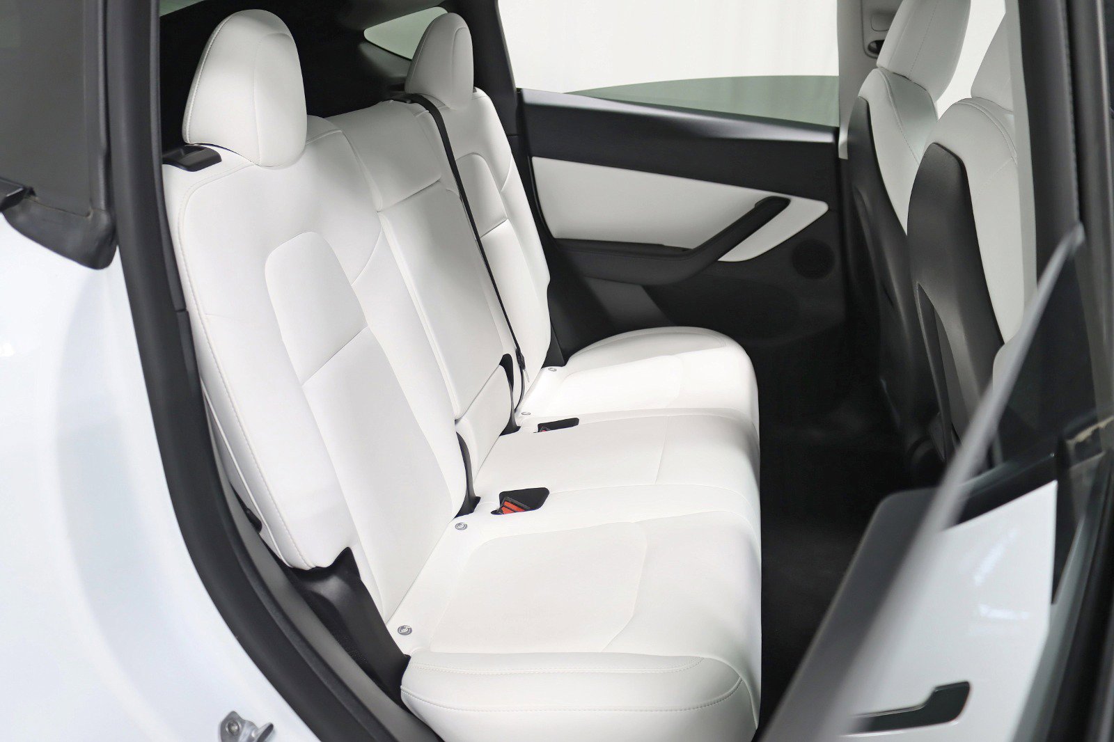 Used 2022 Tesla Model Y Long Range image 30