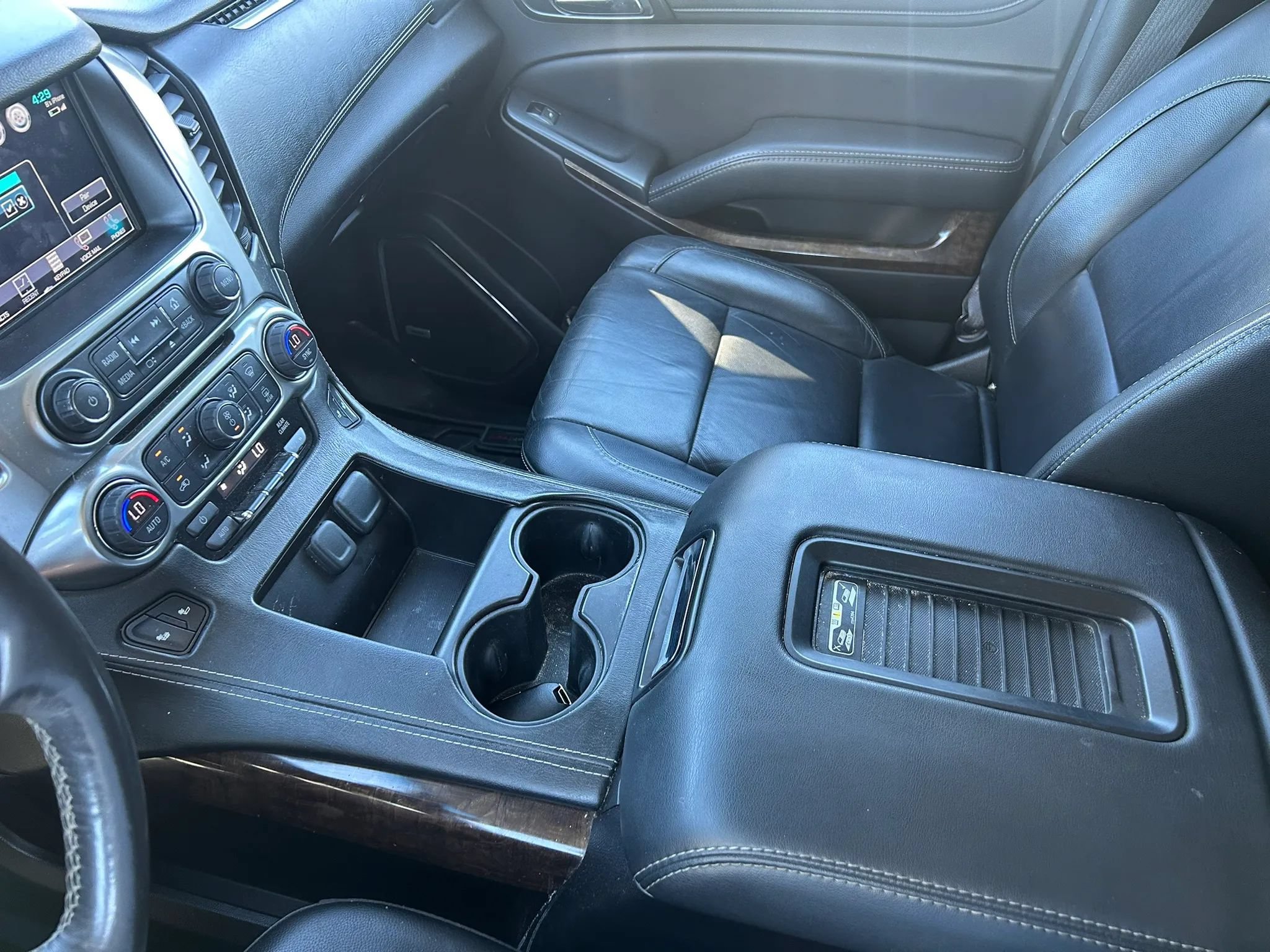 Used 2017 Chevrolet Suburban LT RWD image 25