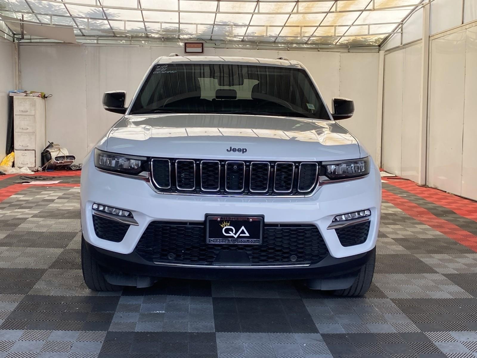 Used 2022 Jeep Grand Cherokee Limited 4xe w/ Luxury Tech Group II AWD/4WD image 2